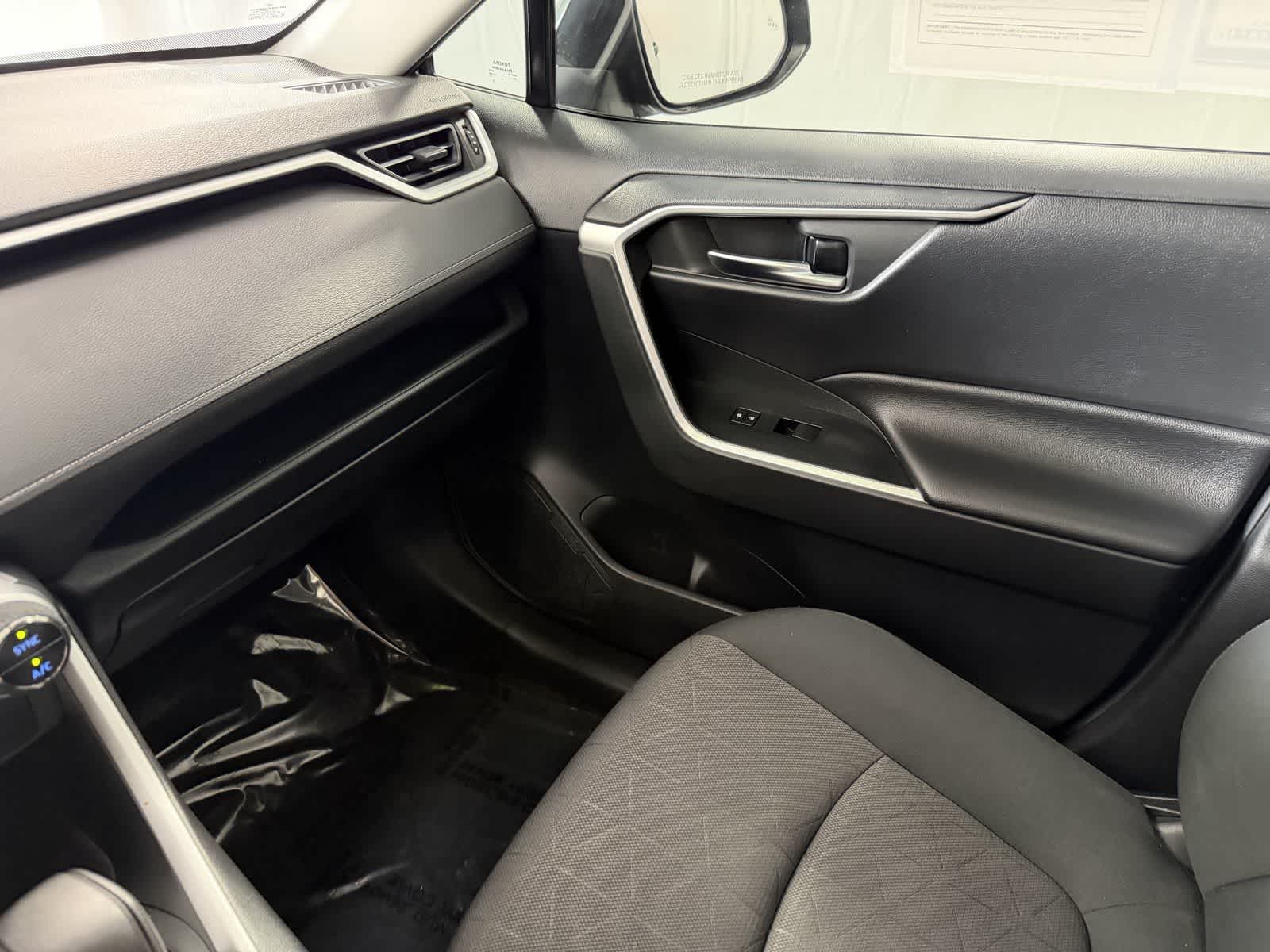 2019 Toyota RAV4 XLE - Photo 24