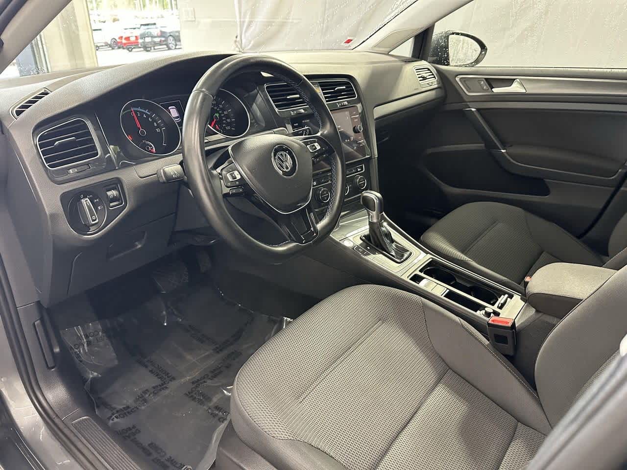 Thumbnail: 2019 Volkswagen e-Golf - 9