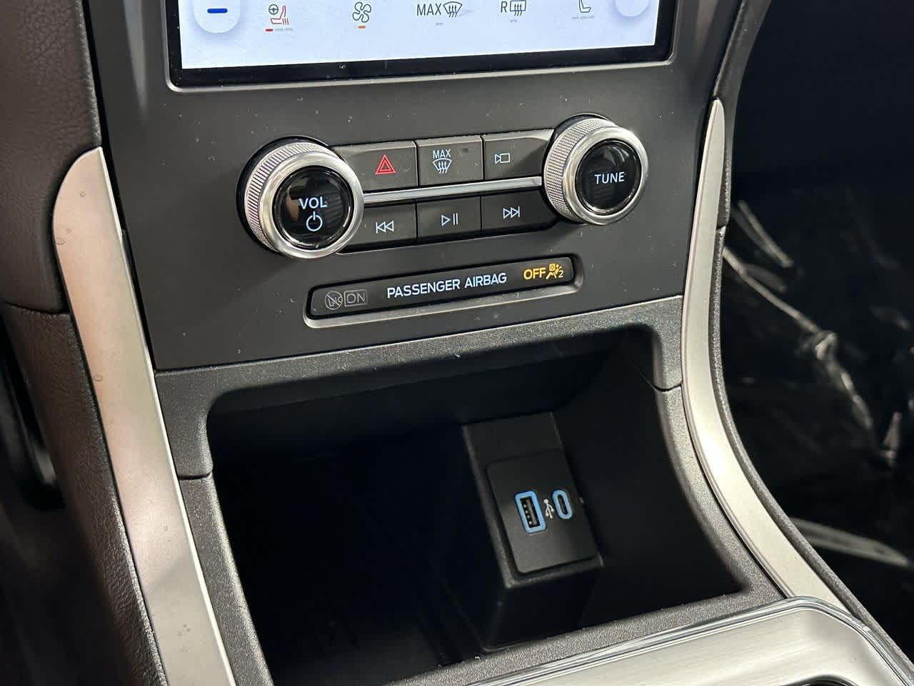 Thumbnail: 2022 Ford Edge - 22