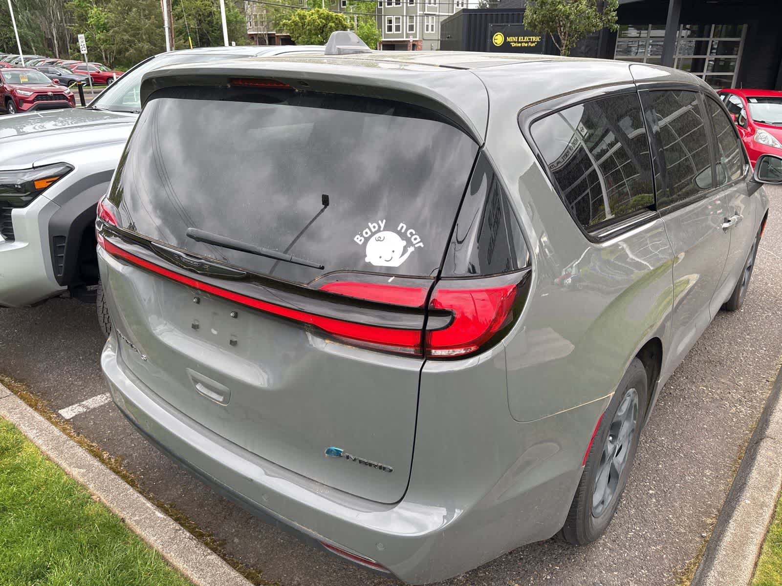 Thumbnail: 2022 Chrysler Pacifica - 4