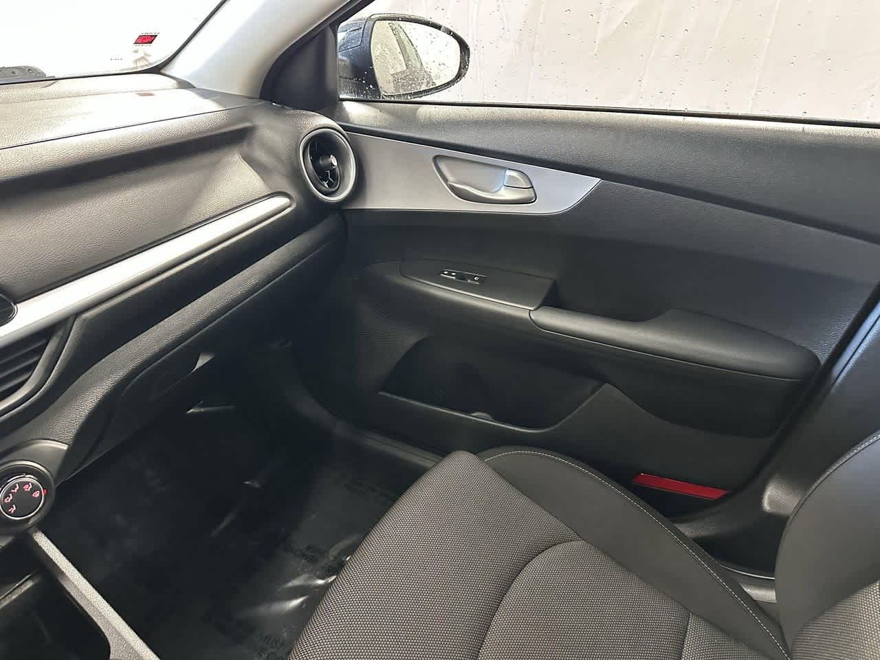 Thumbnail: 2024 Kia Forte - 24