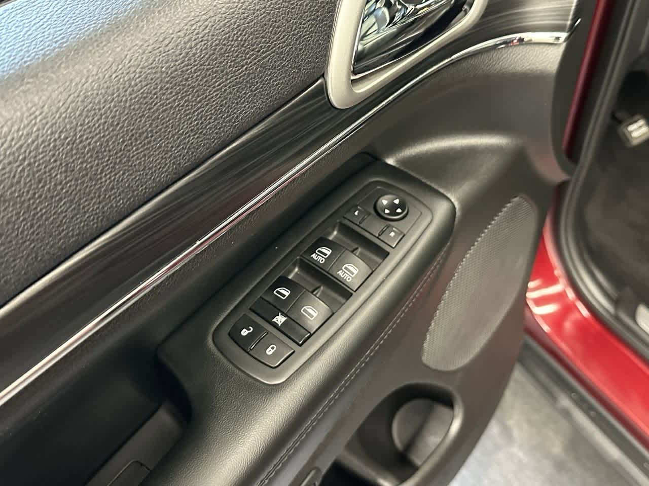 Thumbnail: 2019 Jeep Grand Cherokee - 15