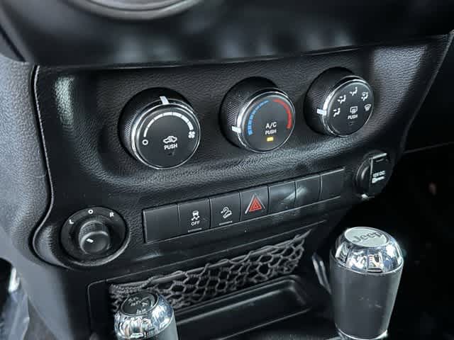 Thumbnail: 2013 Jeep Wrangler - 22
