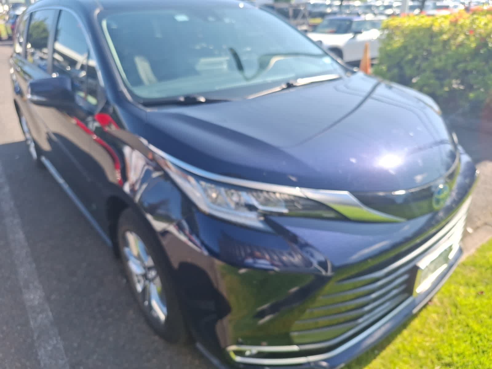 Thumbnail: 2022 Toyota Sienna - 4