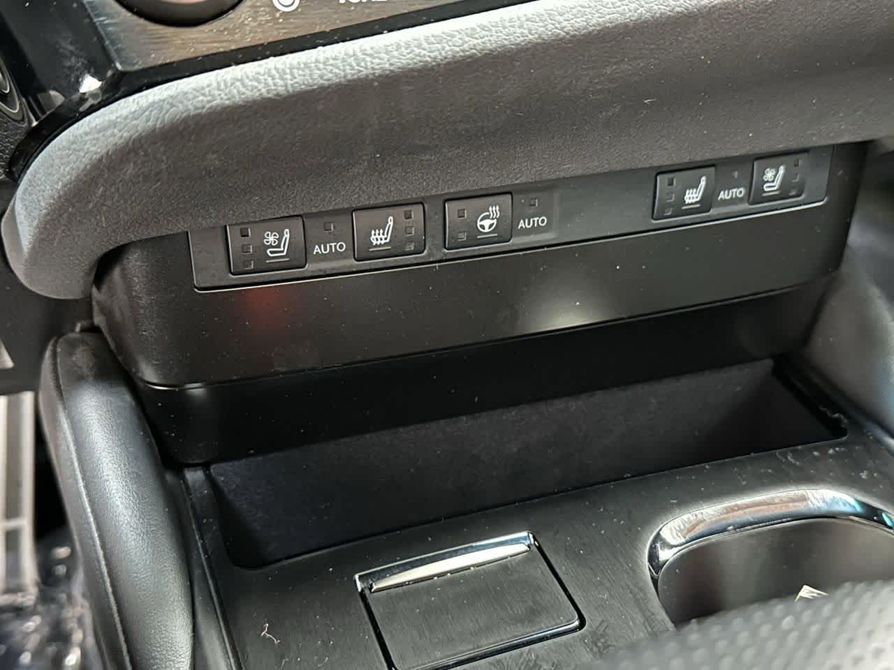 Thumbnail: 2023 Lexus ES - 23