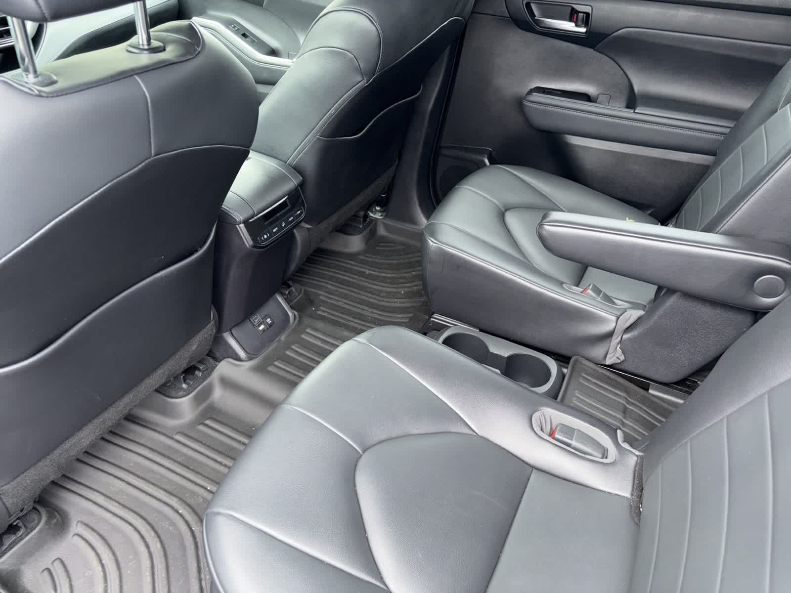 Thumbnail: 2021 Toyota Highlander - 8