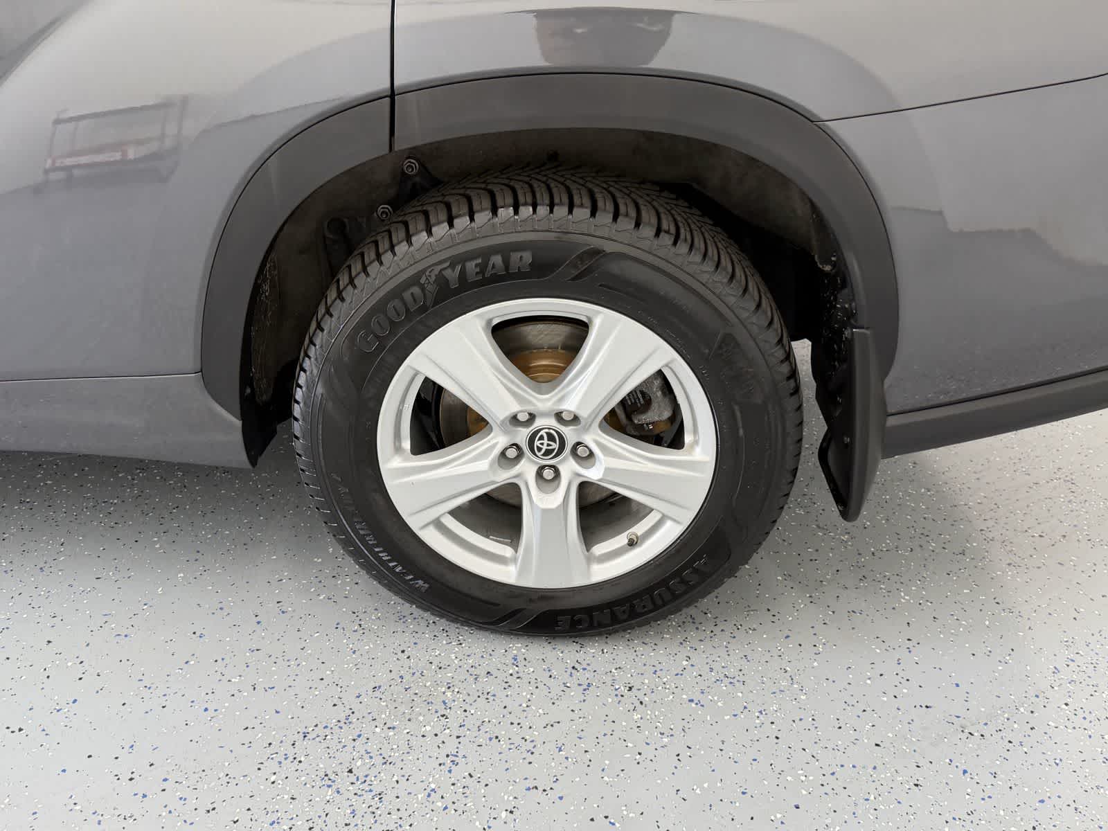 2023 Toyota Highlander LE - Photo 26