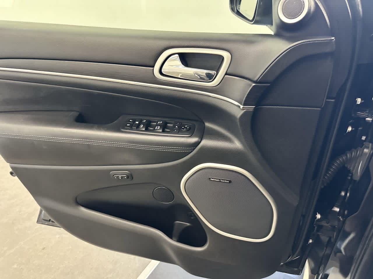 Thumbnail: 2021 Jeep Grand Cherokee - 16