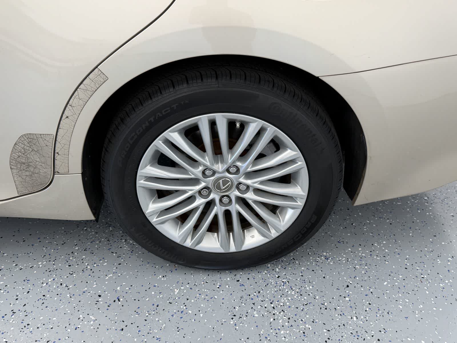 Thumbnail: 2013 Lexus ES - 25