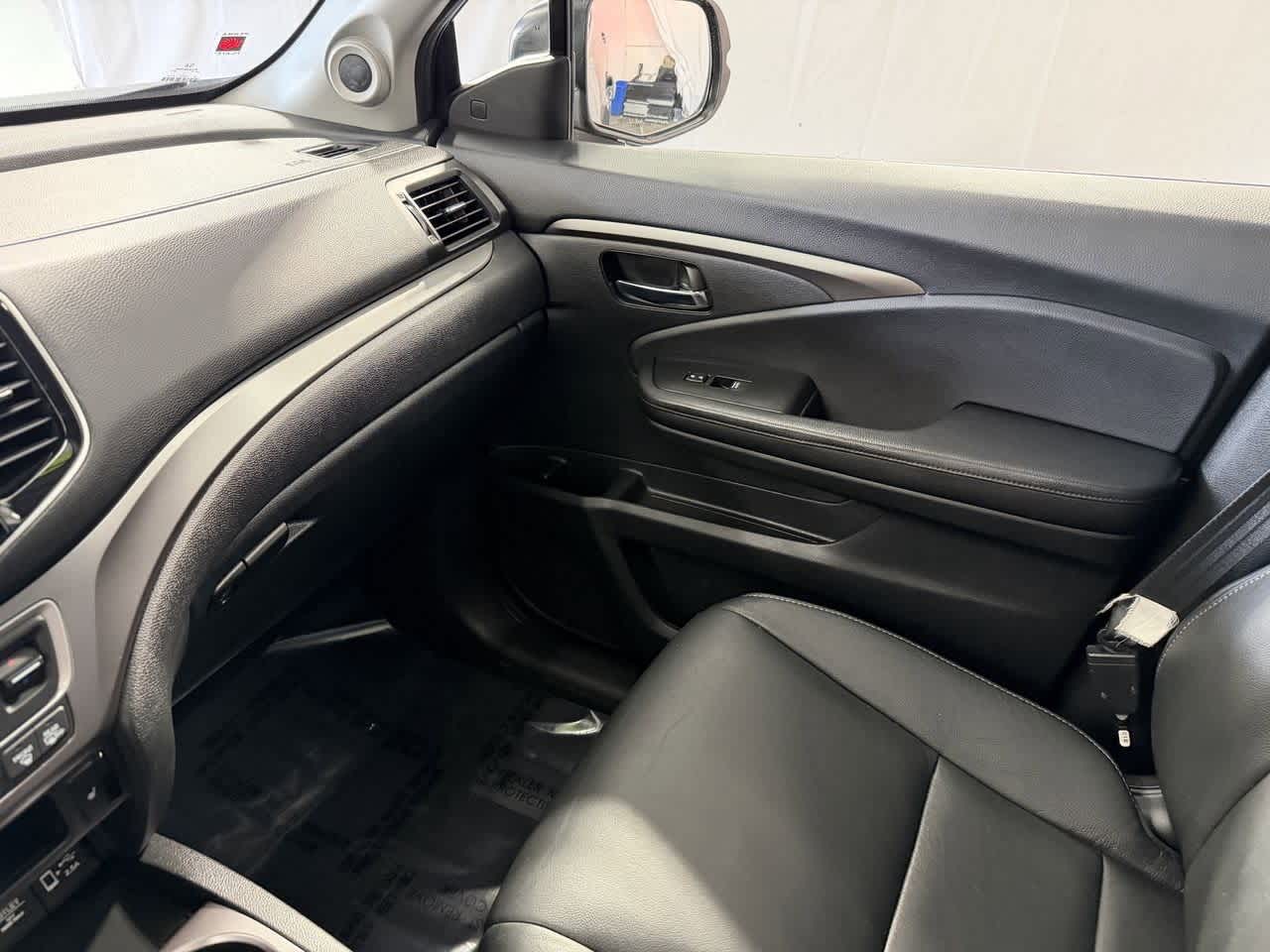 Thumbnail: 2019 Honda Pilot - 24