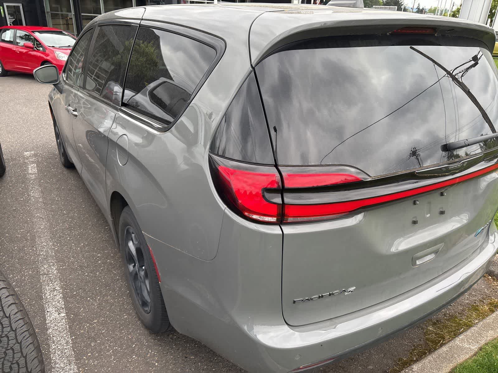 Thumbnail: 2022 Chrysler Pacifica - 6