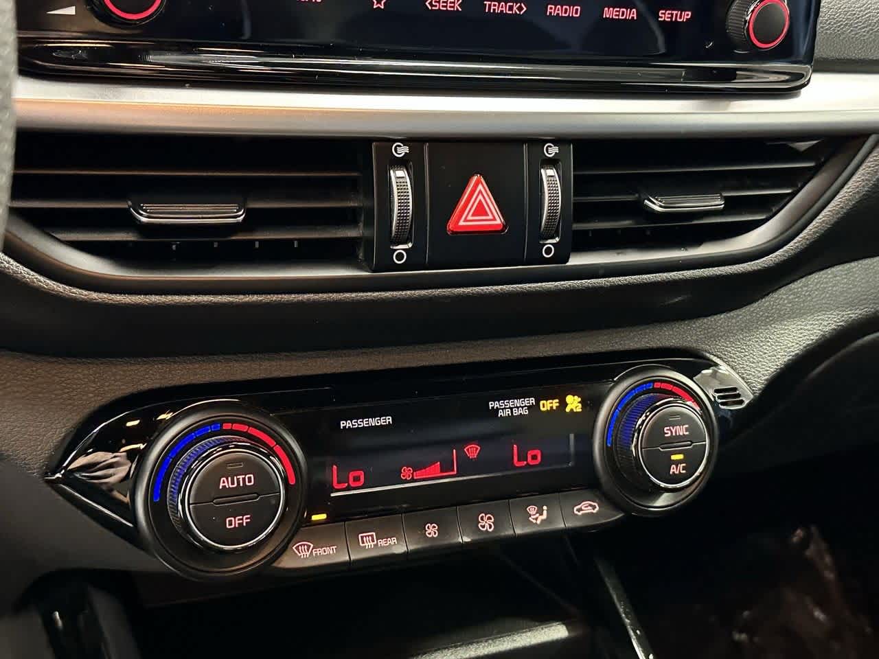 Thumbnail: 2022 Kia Forte - 22