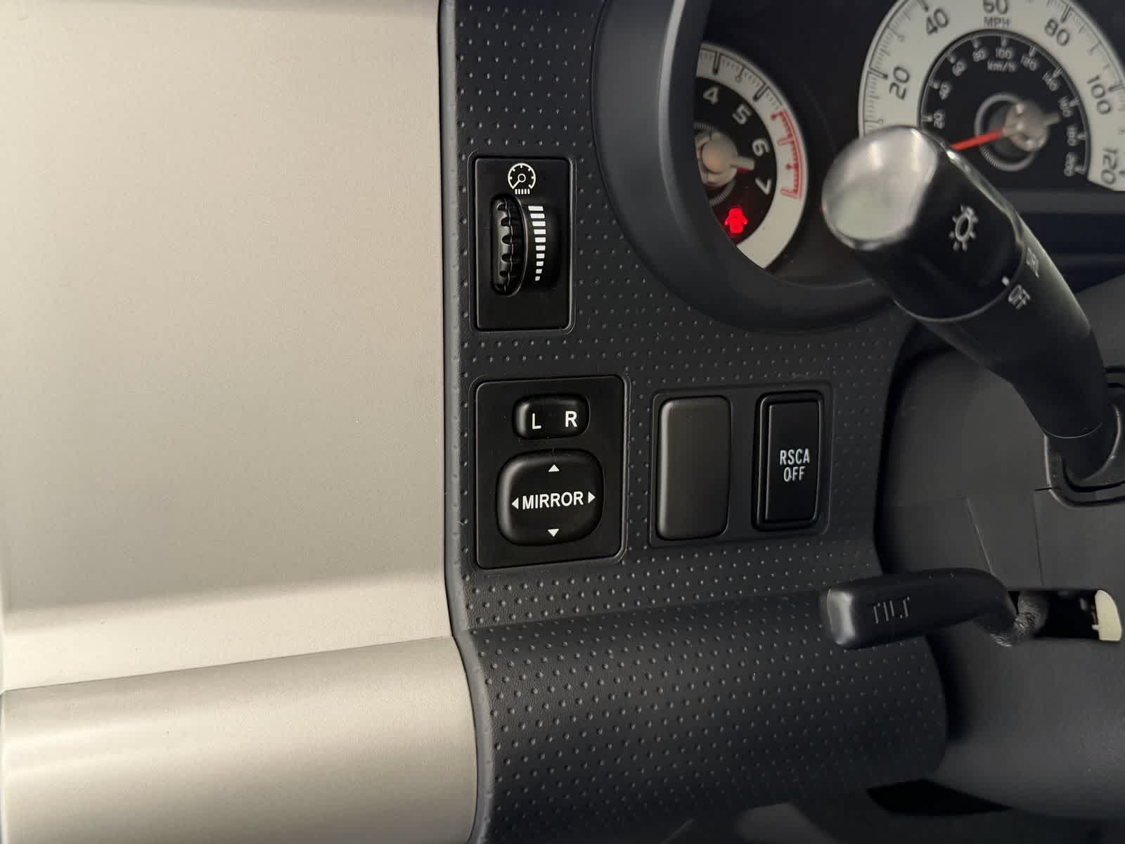 Thumbnail: 2014 Toyota FJ Cruiser - 14