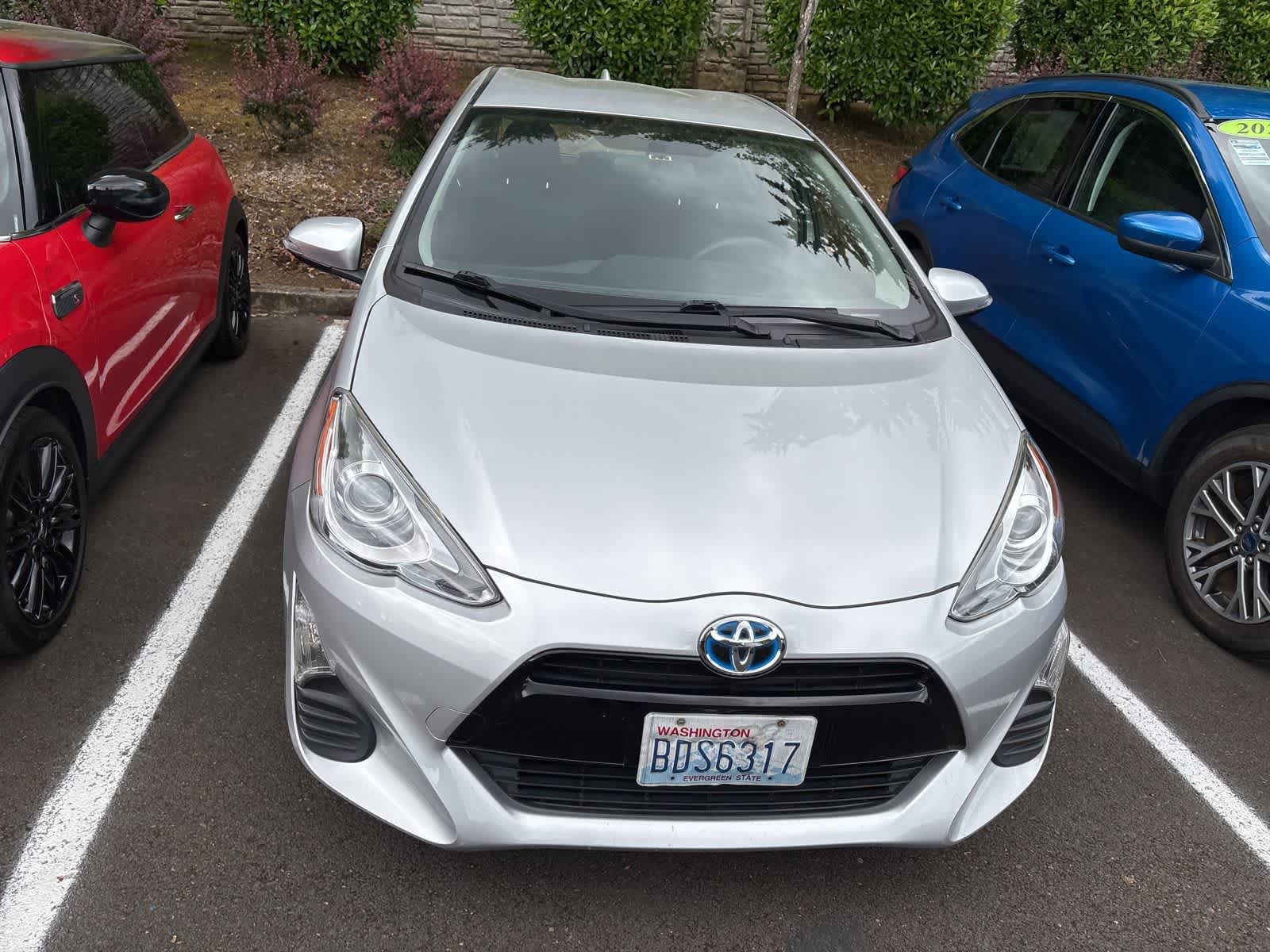 Thumbnail: 2016 Toyota Prius c - 9