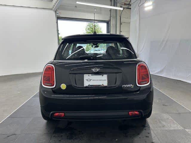 2024 Mini Cooper Hardtop SE photo 4