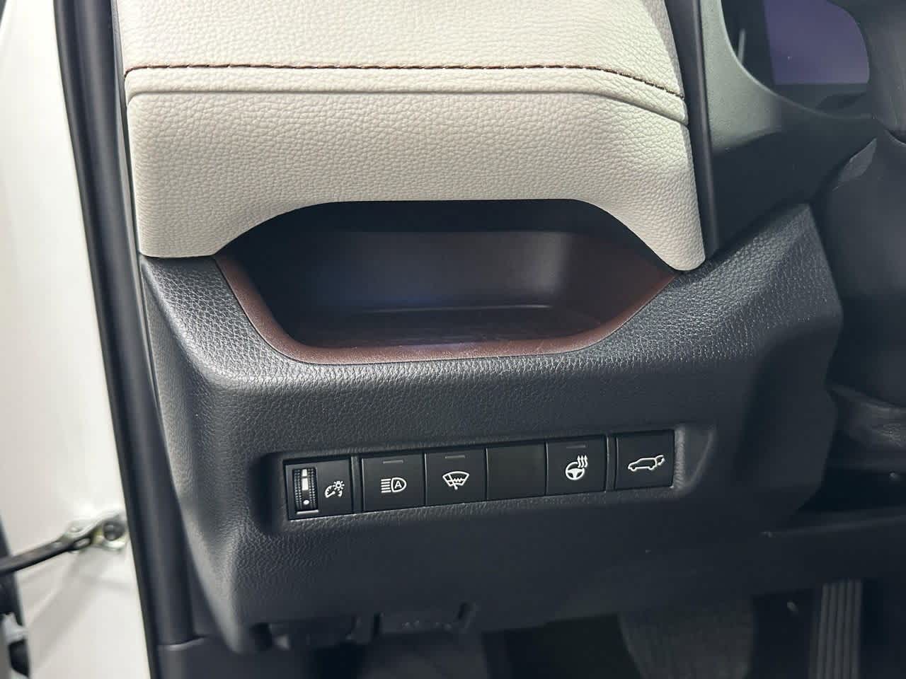 Thumbnail: 2022 Toyota RAV4 - 16