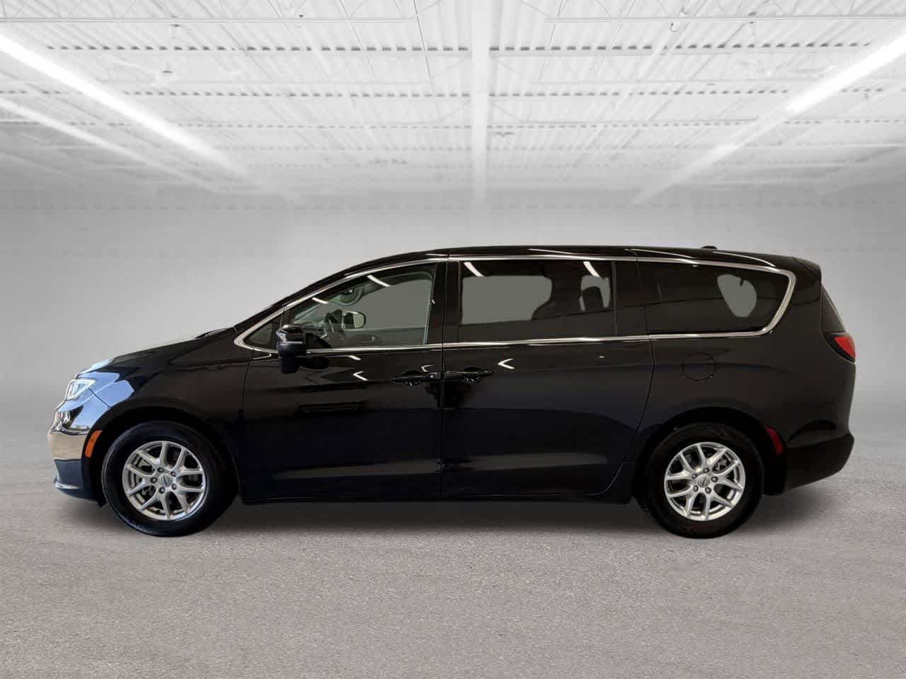 Thumbnail: 2023 Chrysler Pacifica - 2