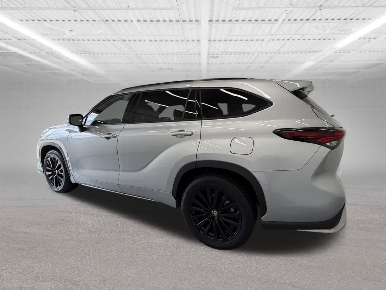 Thumbnail: 2025 Toyota Highlander - 3