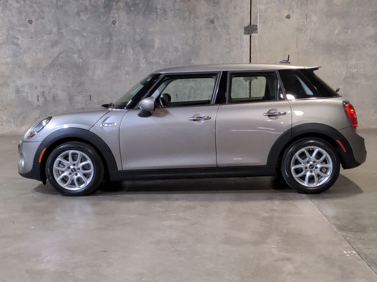 Thumbnail: 2018 MINI Cooper Hardtop - 3