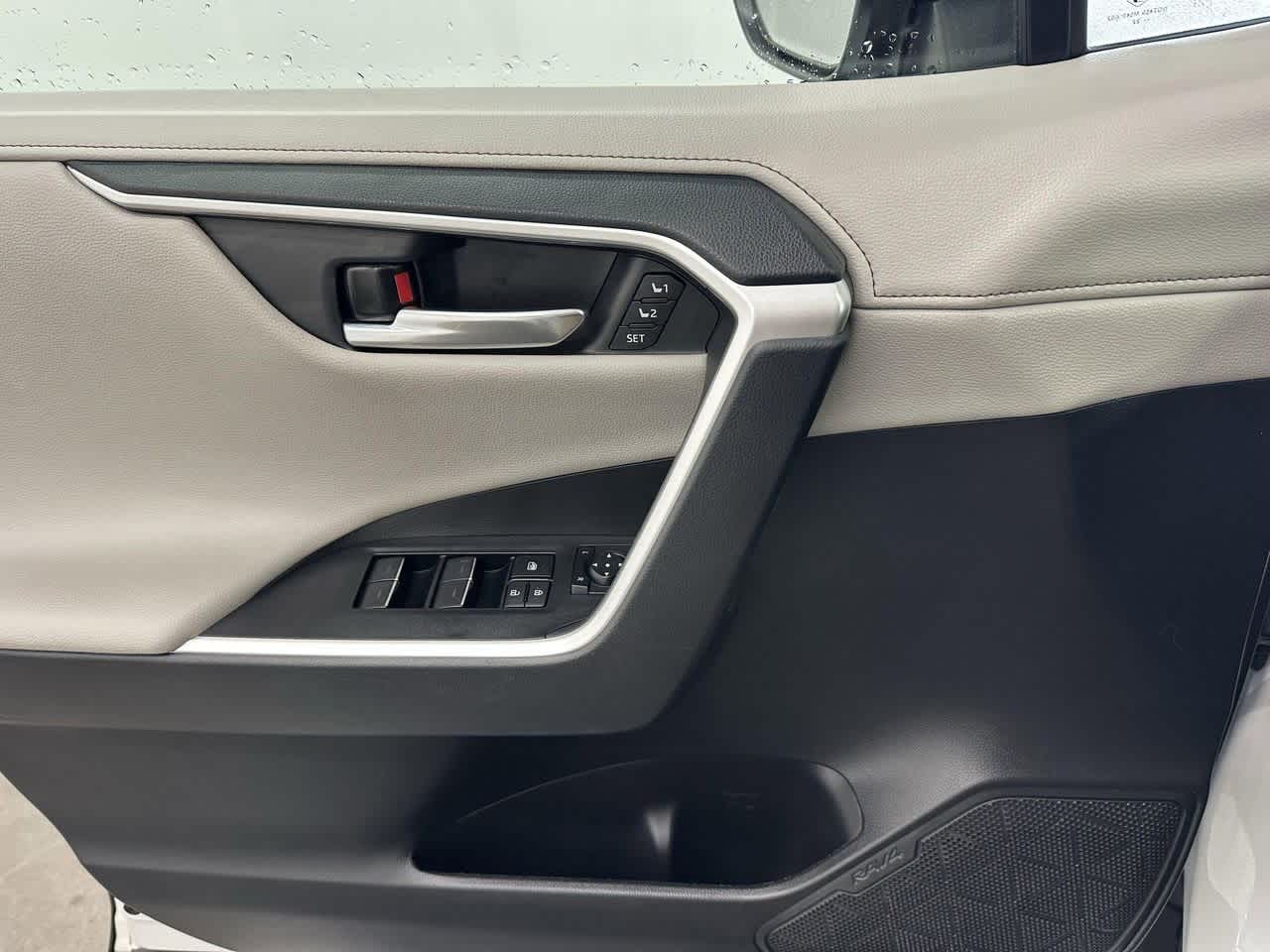 Thumbnail: 2022 Toyota RAV4 - 15