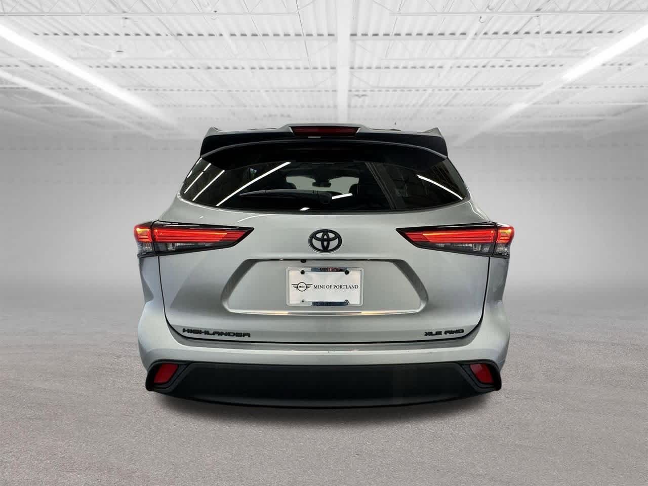 Thumbnail: 2022 Toyota Highlander - 3