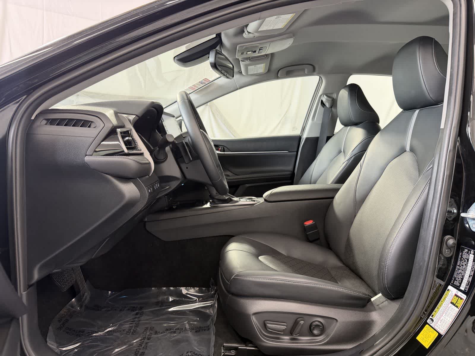 2022 Toyota Camry XSE - Photo 9