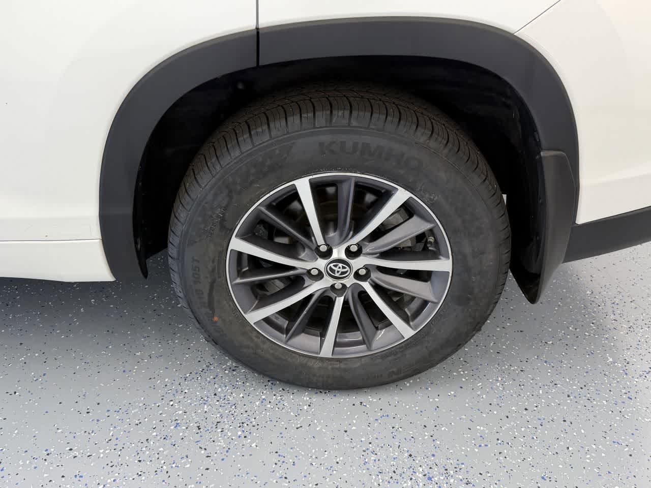 Thumbnail: 2018 Toyota Highlander - 25