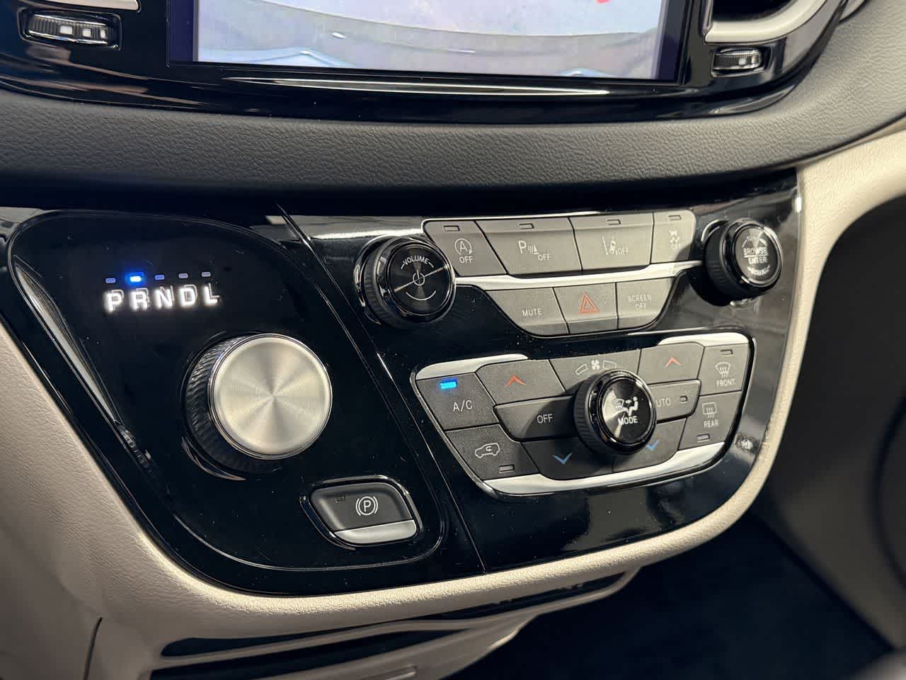 Thumbnail: 2023 Chrysler Pacifica - 20