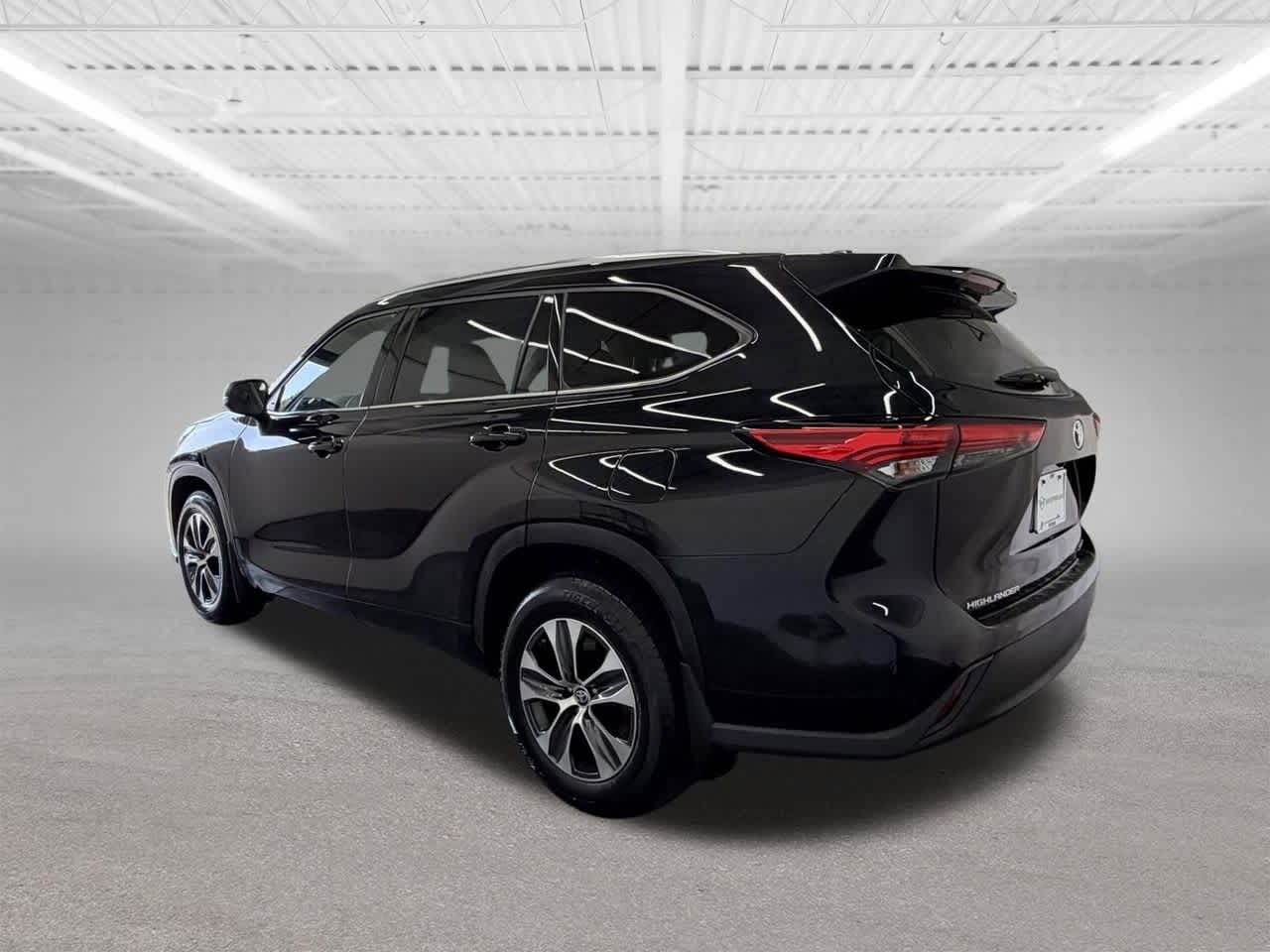 Thumbnail: 2021 Toyota Highlander - 3