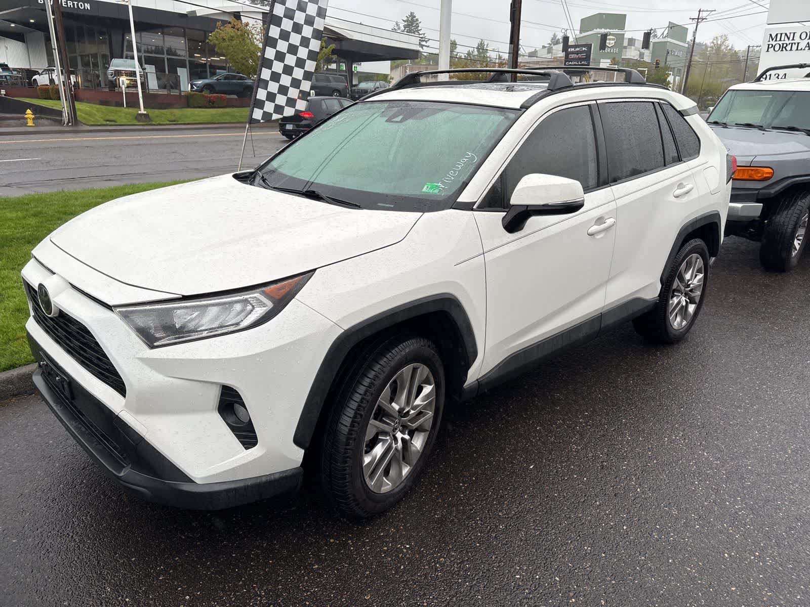 Thumbnail: 2019 Toyota RAV4 - 9