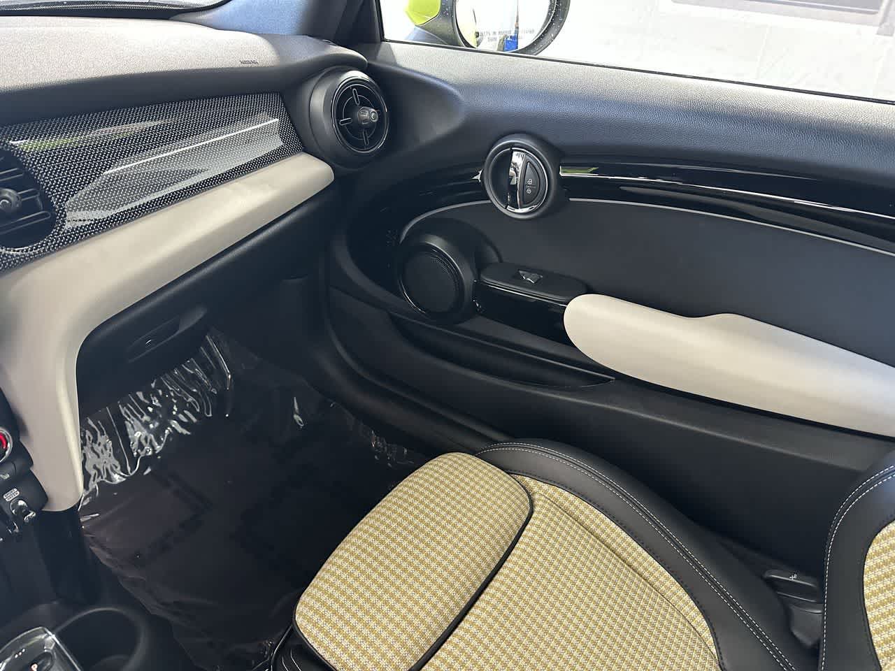 Thumbnail: 2022 MINI Cooper Convertible - 24