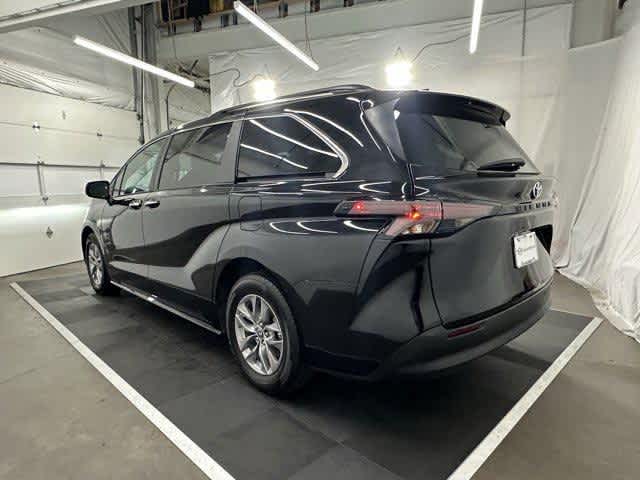 Thumbnail: 2024 Toyota Sienna - 3