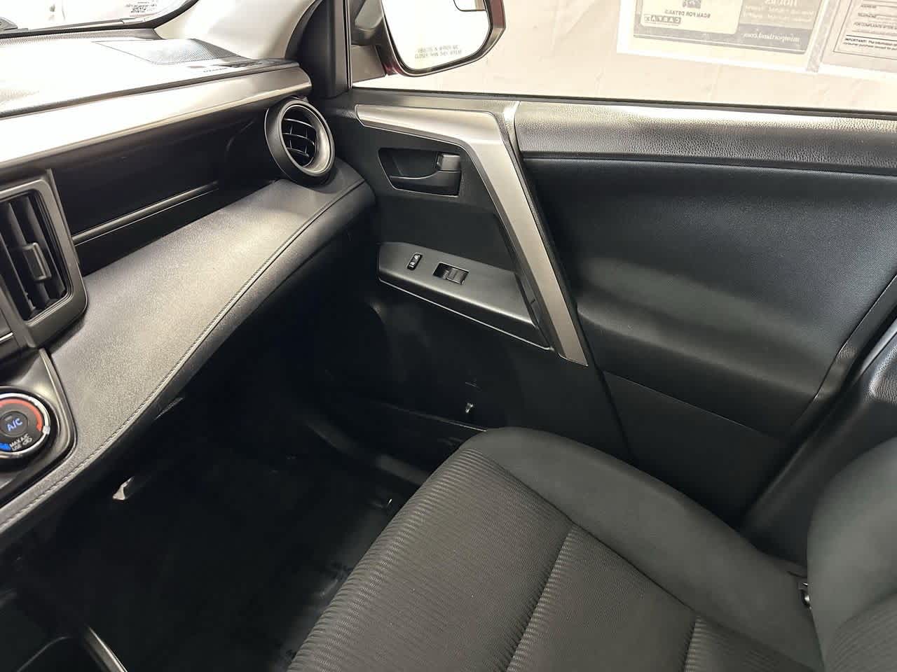 Thumbnail: 2017 Toyota RAV4 - 24