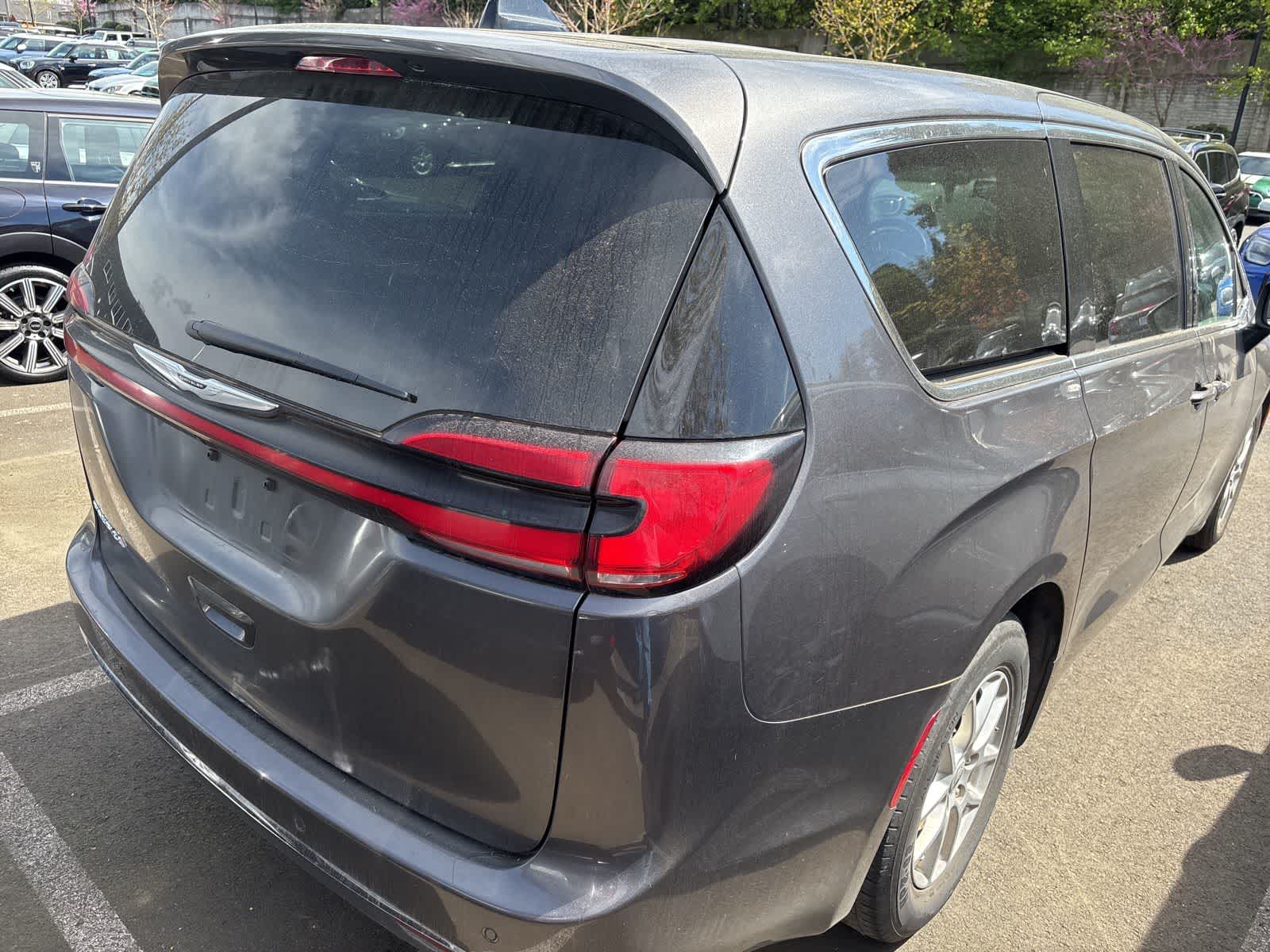 Thumbnail: 2023 Chrysler Pacifica - 9