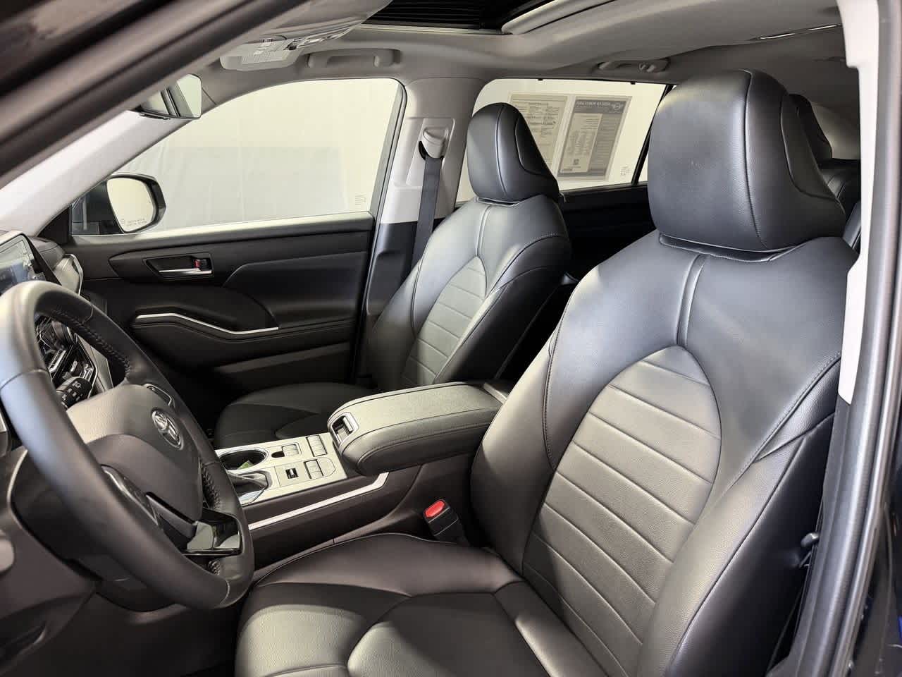 Thumbnail: 2021 Toyota Highlander - 11