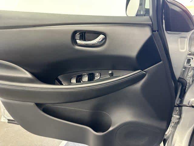 Thumbnail: 2017 Nissan Leaf - 15