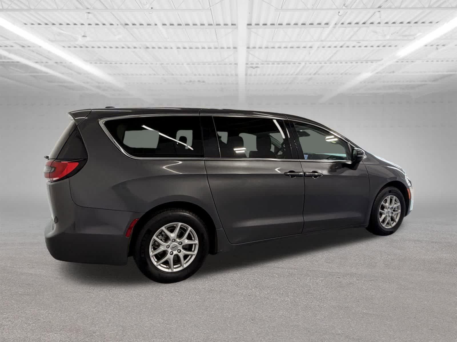 2023 Chrysler Pacifica Touring L - Photo 6