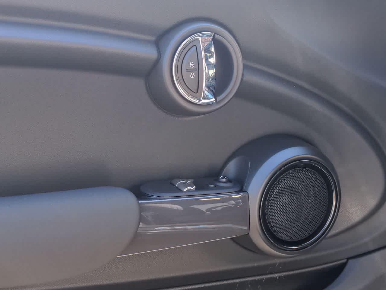 Thumbnail: 2020 MINI Cooper Hardtop - 17