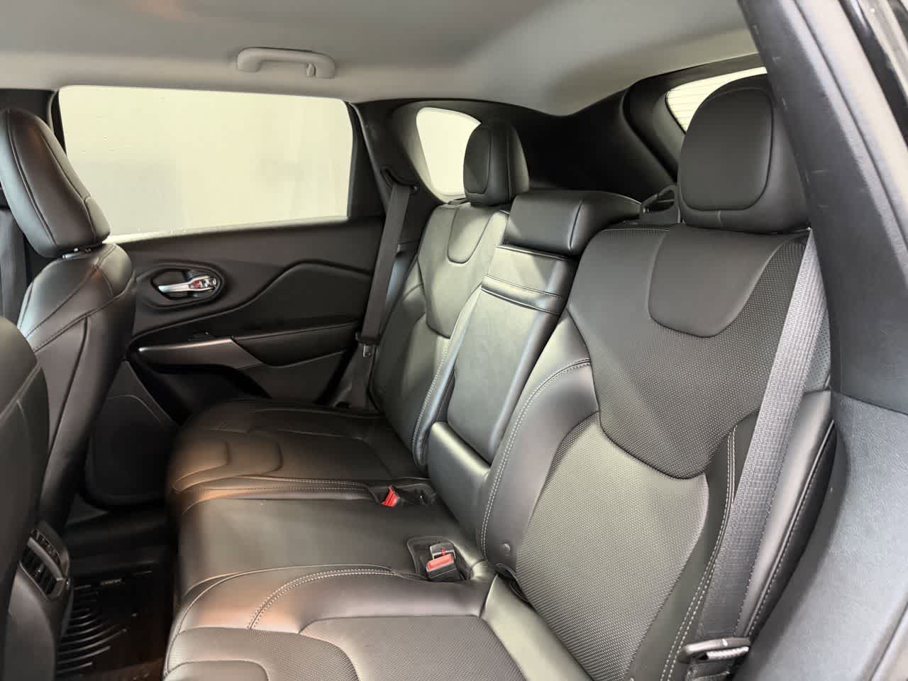 Thumbnail: 2019 Jeep Cherokee - 11