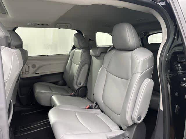 Thumbnail: 2024 Toyota Sienna - 12