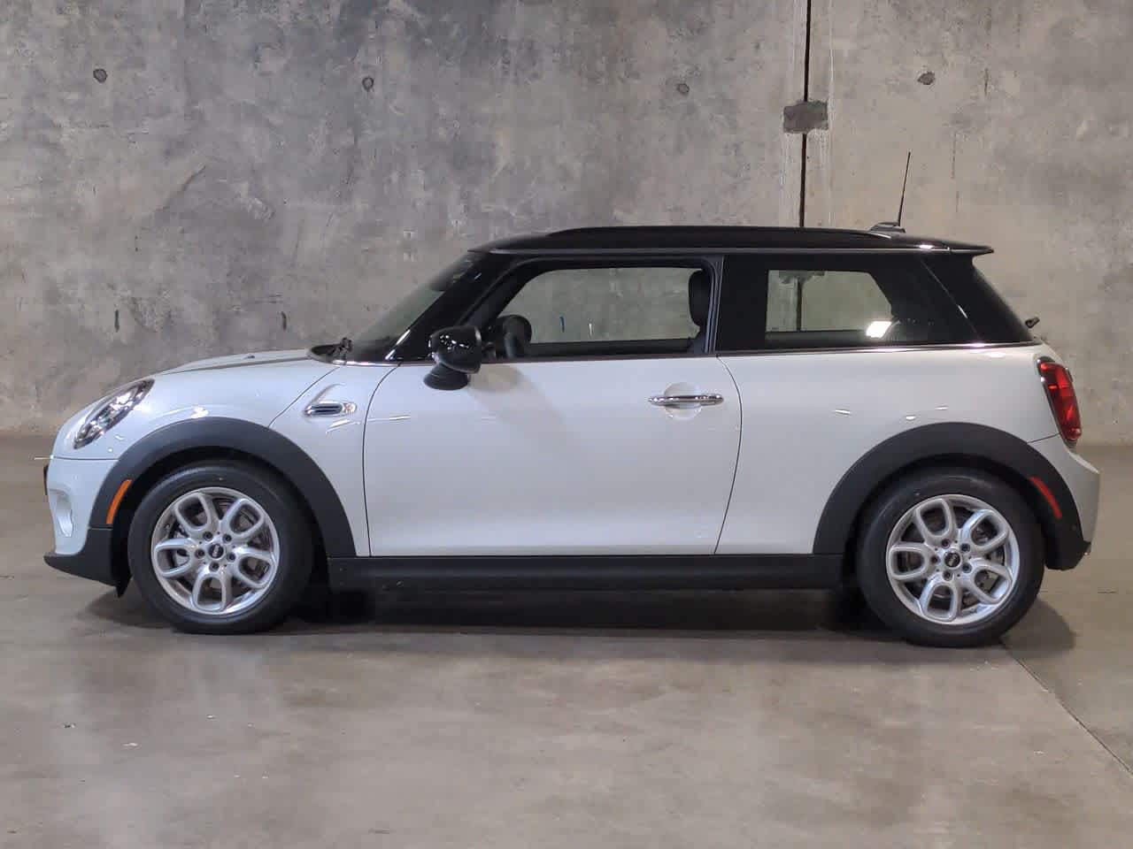 Thumbnail: 2020 MINI Cooper Hardtop - 3