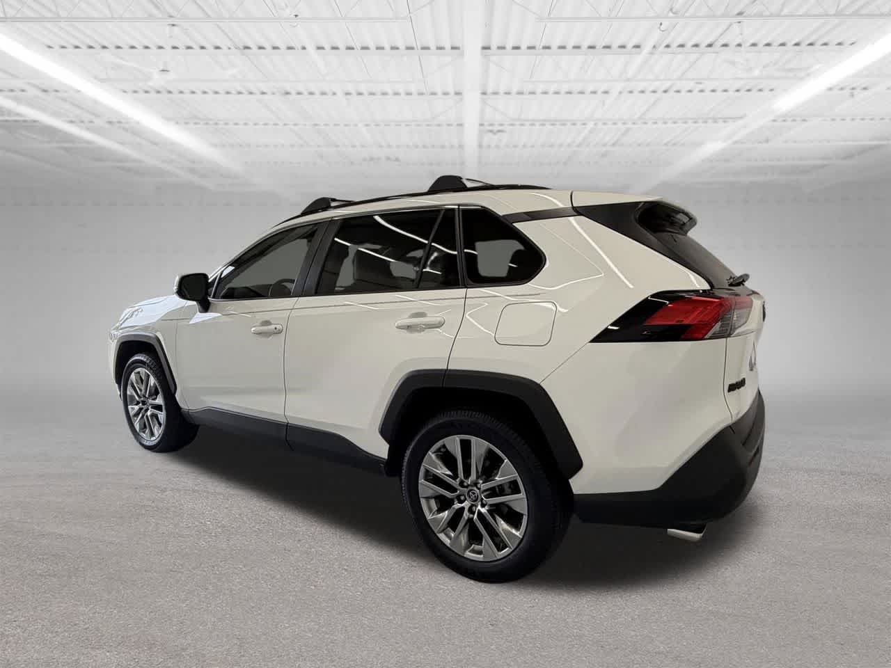 Thumbnail: 2019 Toyota RAV4 - 3