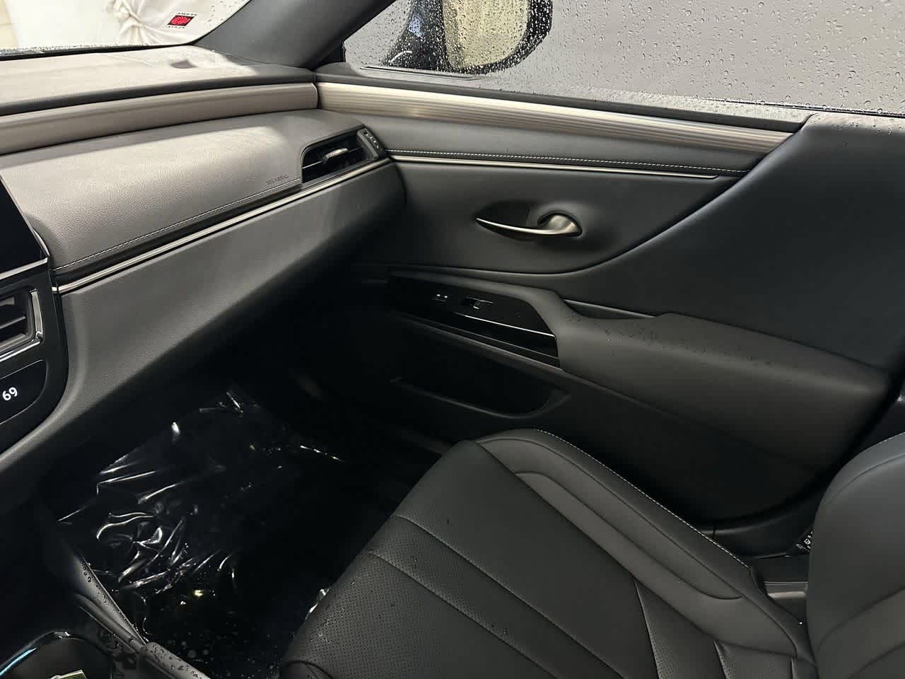 Thumbnail: 2023 Lexus ES - 25