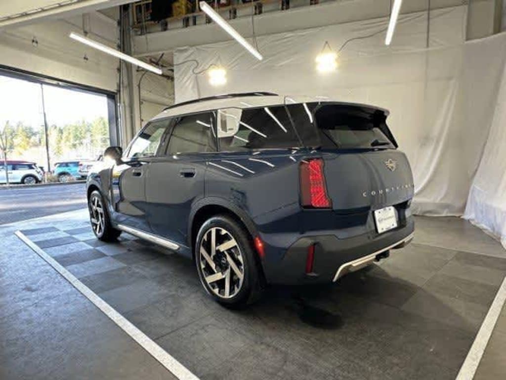 New 2025 MINI SE Countryman Iconic SUV