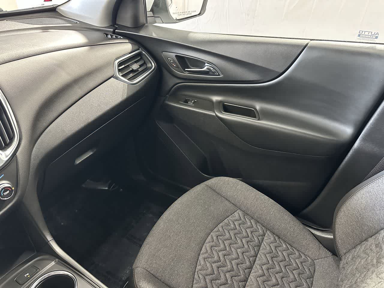 Thumbnail: 2023 Chevrolet Equinox - 25