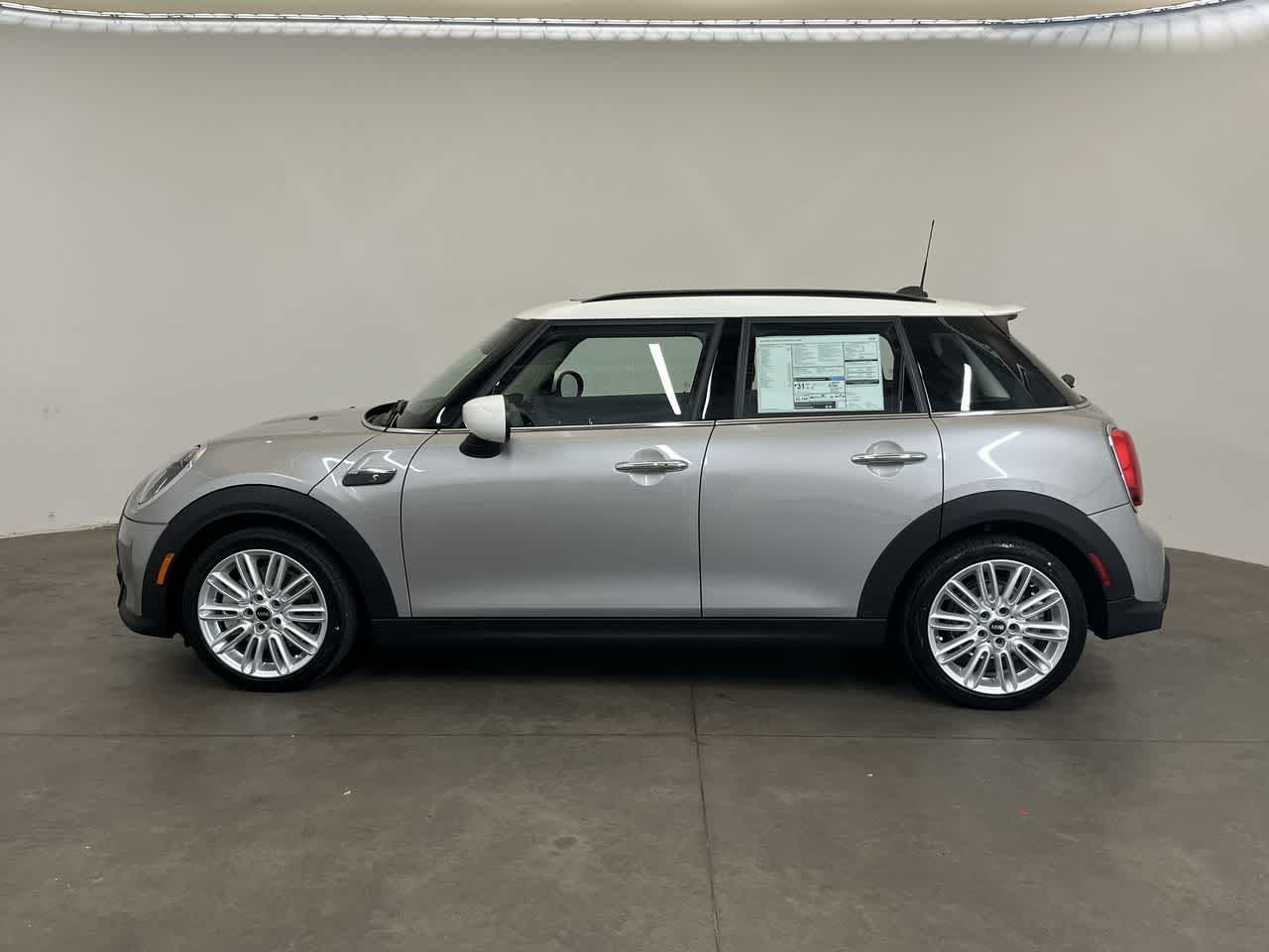 Thumbnail: 2024 MINI Cooper Hardtop - 3