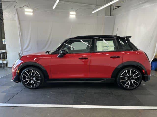 2025 Mini Cooper 4 Door Hardtop Iconic photo 2