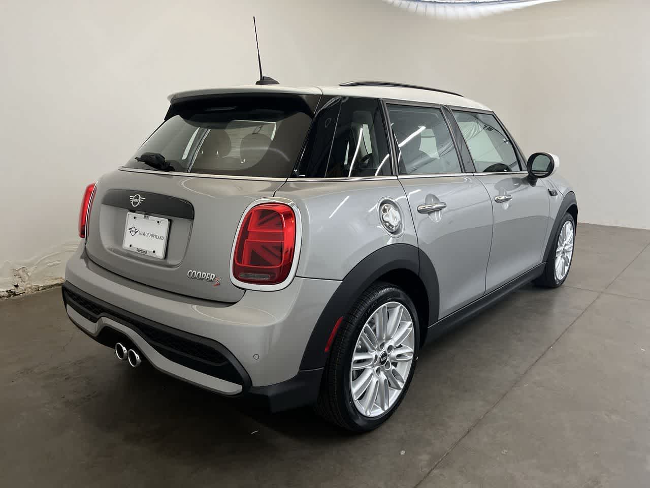Thumbnail: 2024 MINI Cooper Hardtop - 6