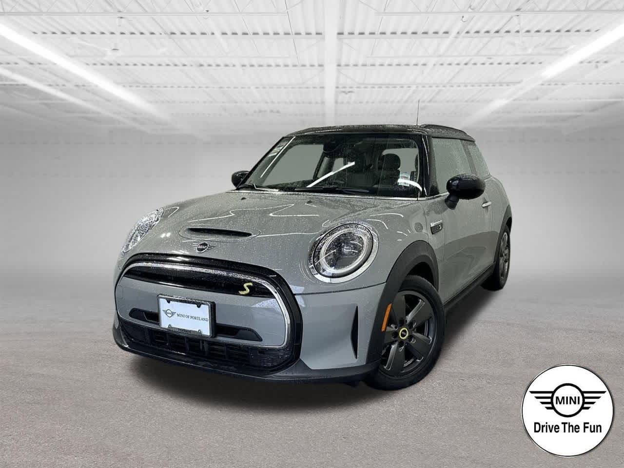 2022 MINI Hardtop 2 Door SE's photo