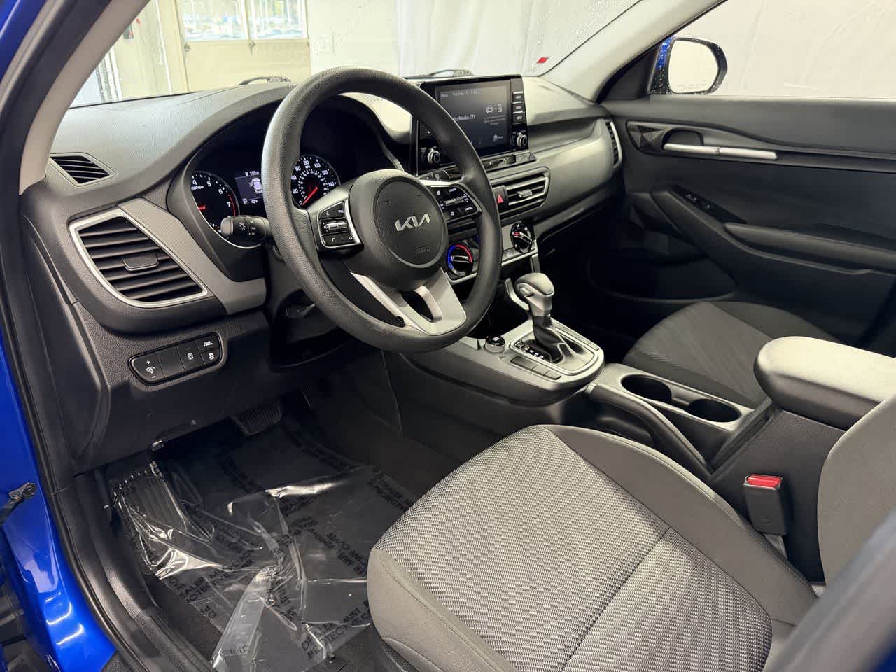 Thumbnail: 2023 Kia Seltos - 10